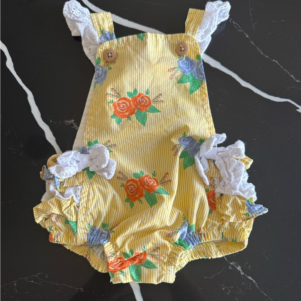 Floral Baby Romper with Lace‎ Accents